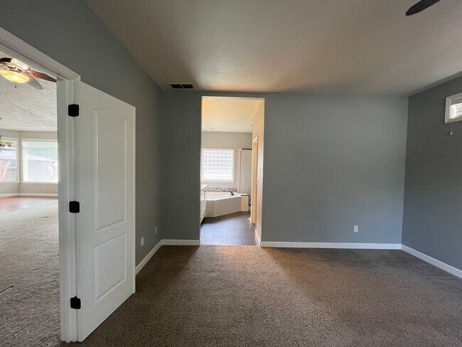 Building Photo - 2030 N Springland Pl