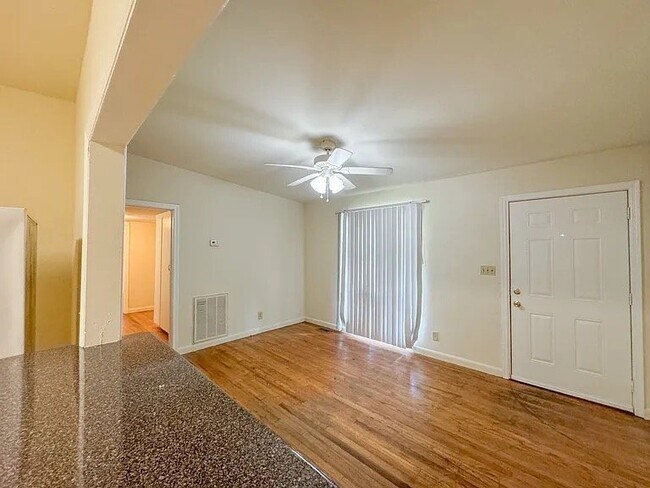 Building Photo - 1614 Mayhew St