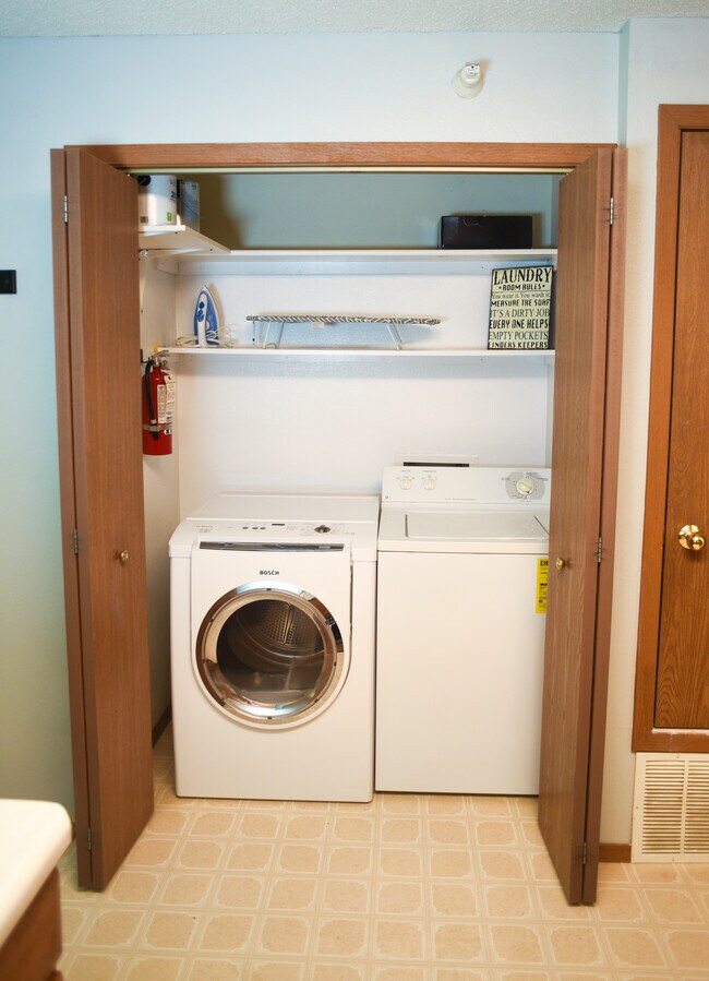 Laundry - 523 Kimberlite St