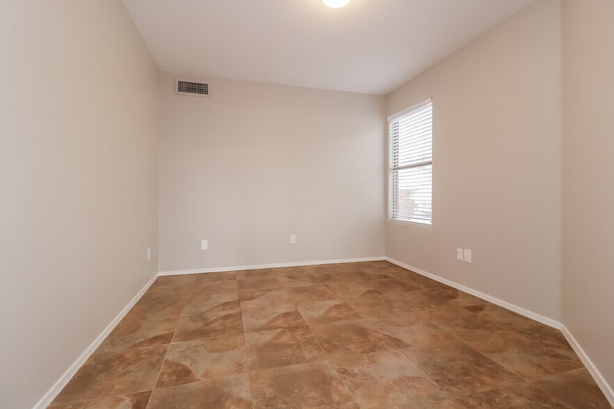 Building Photo - 12913 W Sheridan St