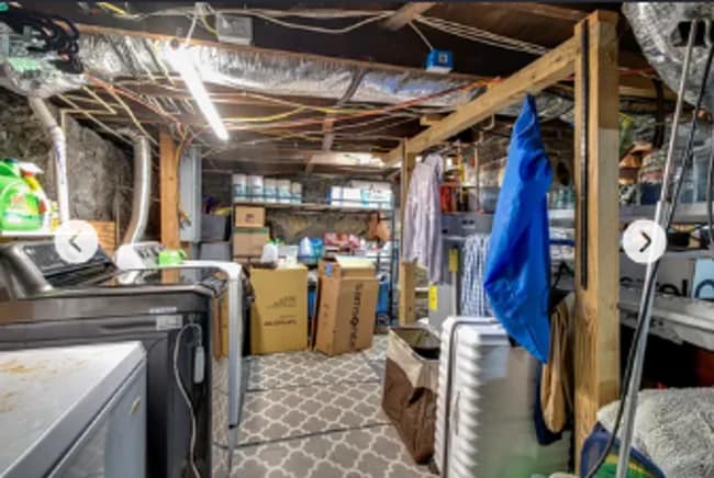 Building Photo - 4 Bedroom with a Hot Tub in the heart of t...