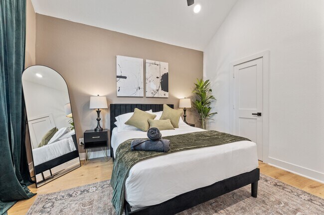 Building Photo - 515 Altic St