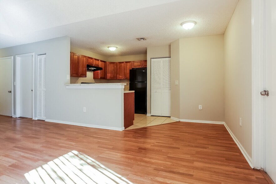 Building Photo - 4082 Eastridge Dr