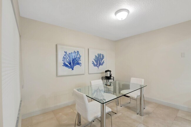 Building Photo - 7370 Orangewood Ln