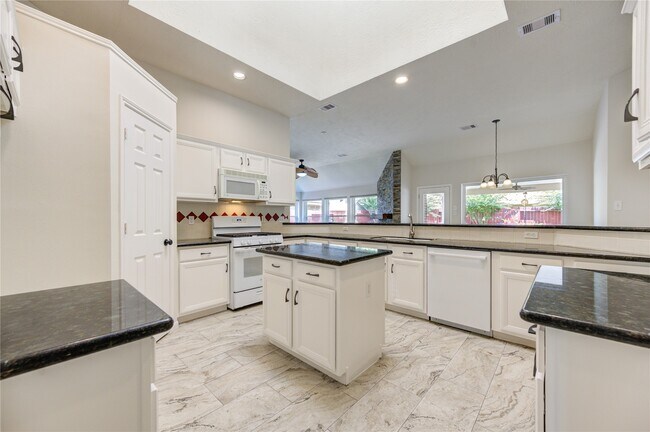 Building Photo - 15831 Laurel Cove