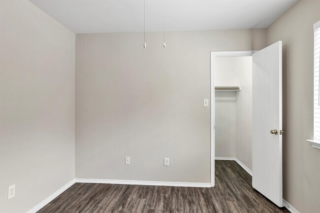 Building Photo - 9641 Olivia Dr