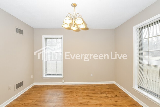 Building Photo - 3332 Clearbrook St