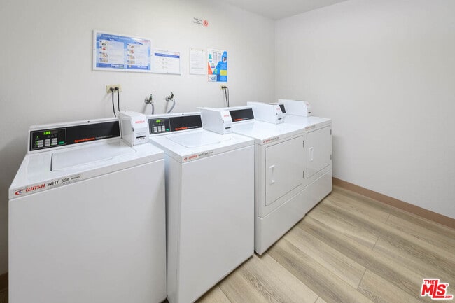 Building Photo - 11201 Summertime Ln