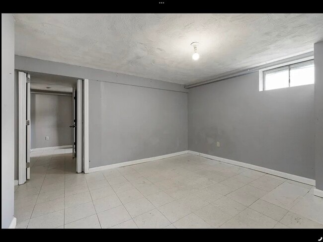 Building Photo - 1800 River St