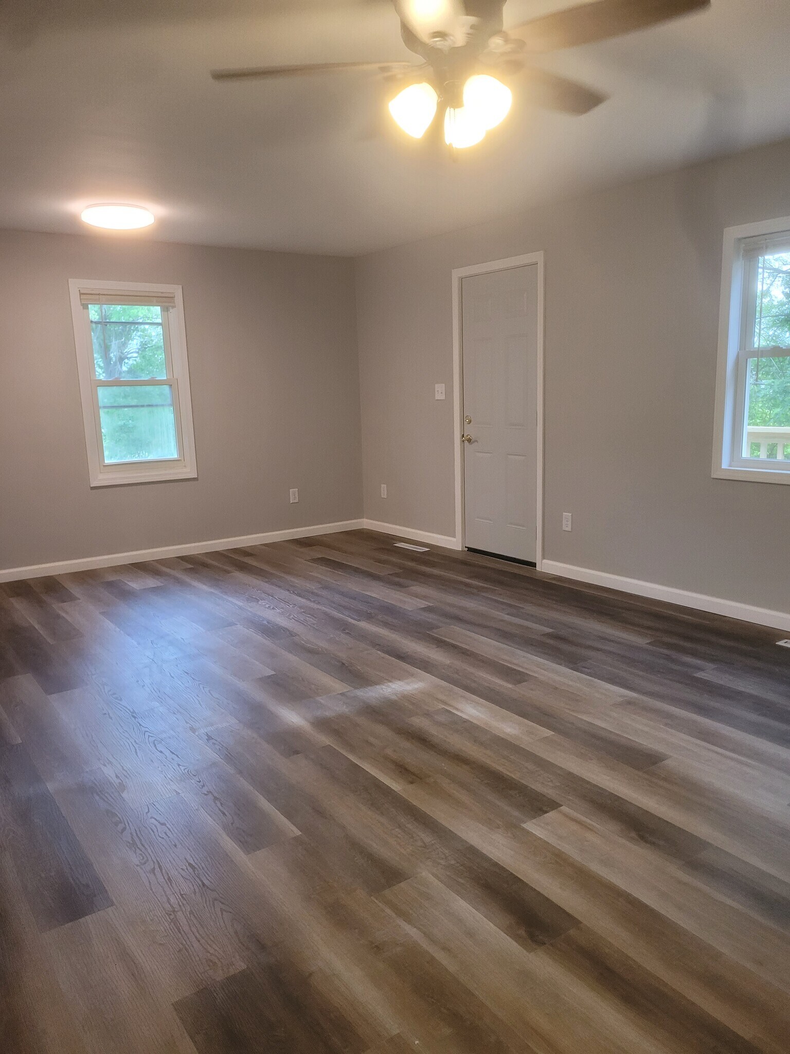 Livingroom - 111 E 19th St S