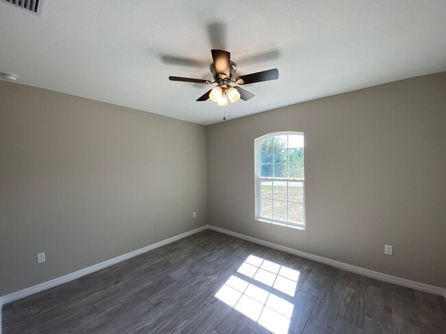 Building Photo - Custom Home - Desirable SE Ocala neighborhood 3/2/2 ** Wont Last**