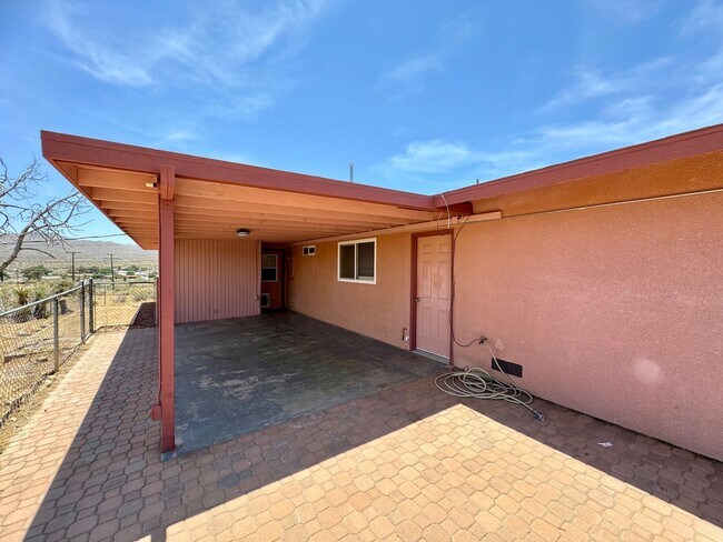 Building Photo - Come soon! 2 Bedroom home