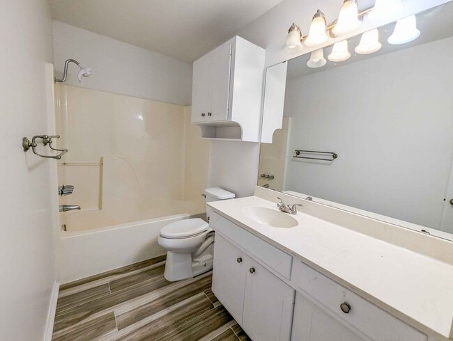 Building Photo - Move-in Ready 3 bed/ 2 bath home in South ...