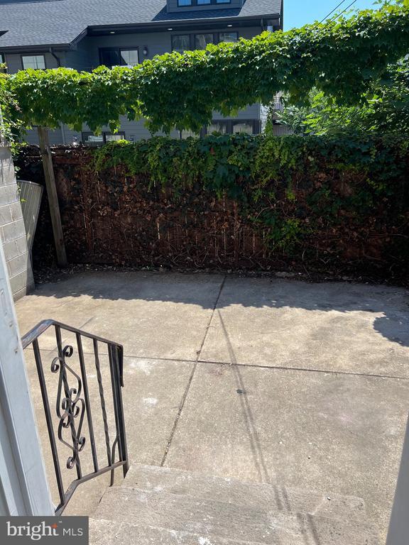 Building Photo - 1525 E Moyamensing Ave