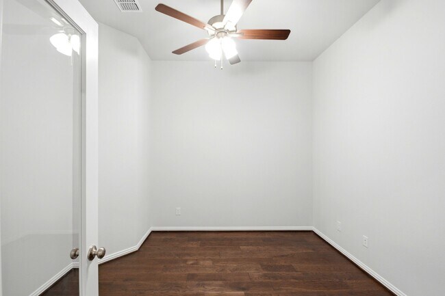 Building Photo - 2106 Villa Flora Ln
