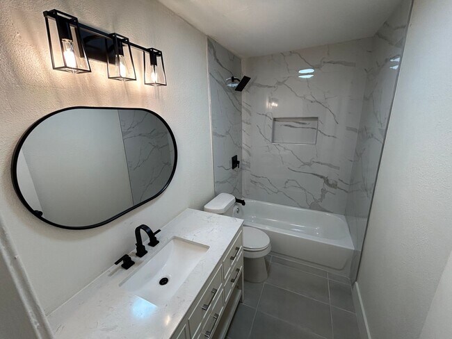 Building Photo - 1115 Westmoreland Dr