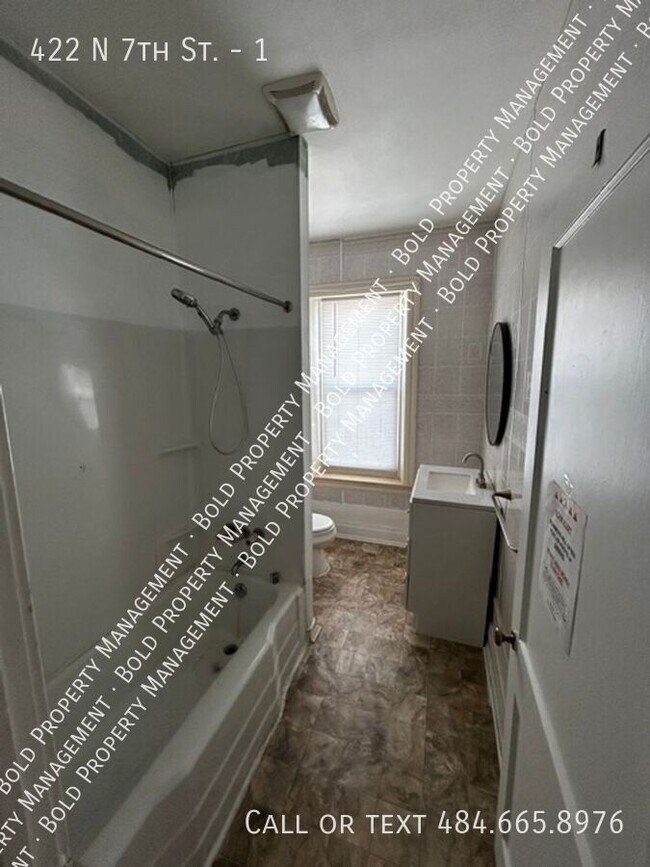 Building Photo - 422 N 7th St