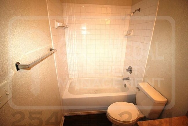 Building Photo - 2807 Leroy Cir