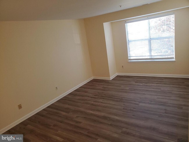 Building Photo - 8054 Lisle Dr