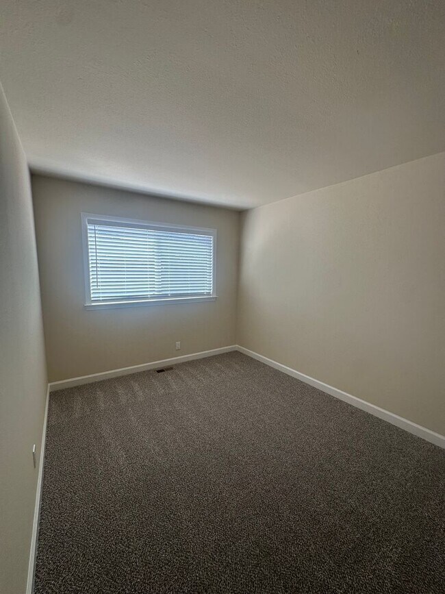 Building Photo - Cambrian home, 3 bedroom, 2 full bath!  Spacious backyard!!