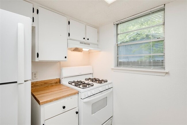 Building Photo - 5208 Bogey Ct