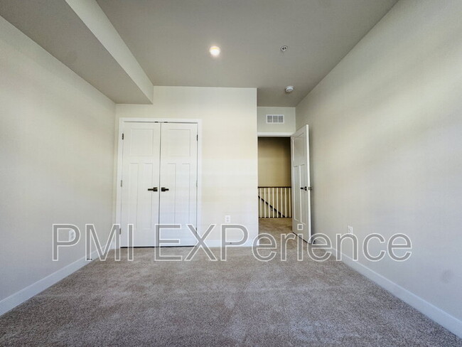 Building Photo - 5424 Greenpoint Ln