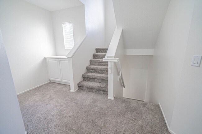 Building Photo - Charming 3-Bedroom Home with Large Loft or Alternate 4th Bedroom!