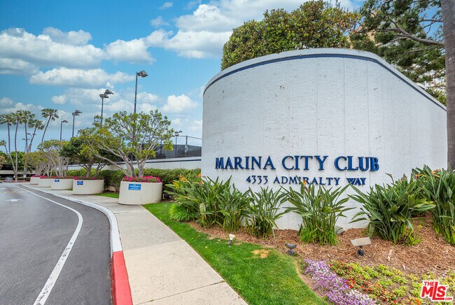 Building Photo - 4265 Marina City Dr