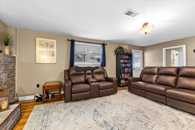 Building Photo - Beautiful Detached Home in Prime Salisbury...