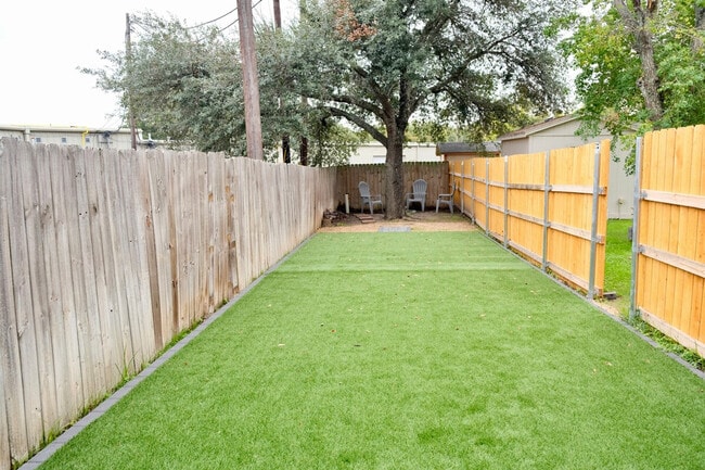 Building Photo - 1741 Horseshoe Cir