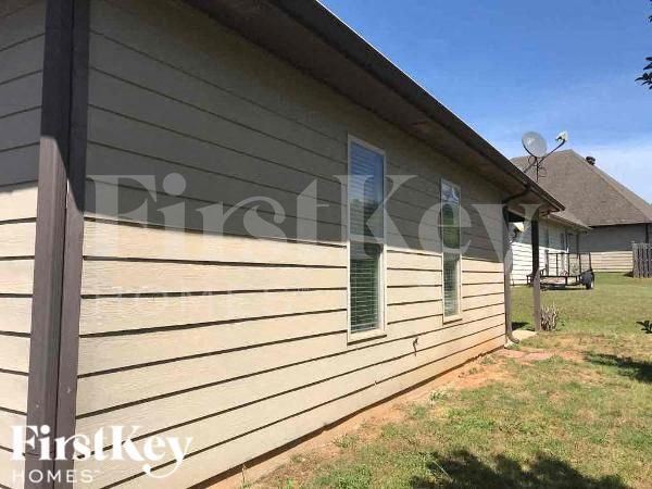 Building Photo - 1298 Easterwood Blvd