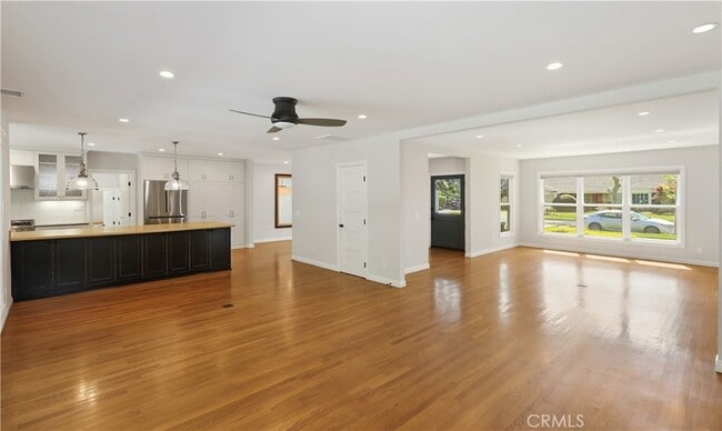 Building Photo - 933 W Riviera Dr