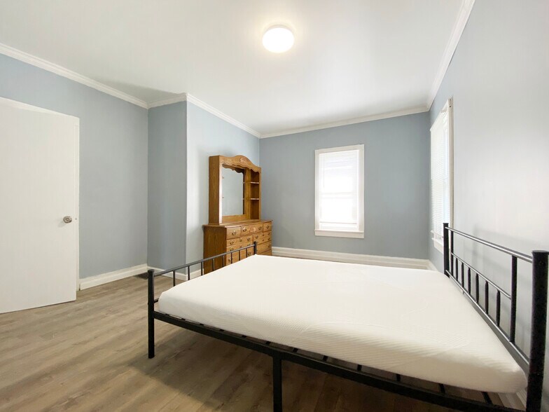 Building Photo - 12 Serrell Ave