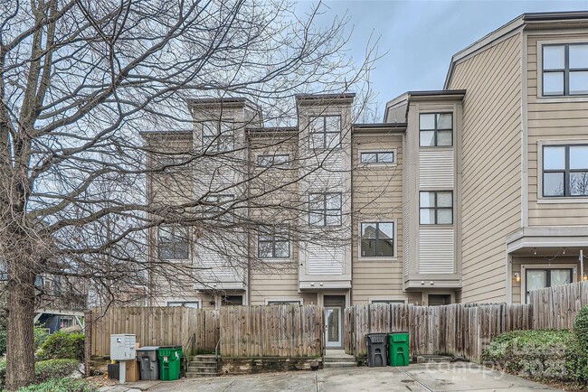 Building Photo - 716 N Alexander St