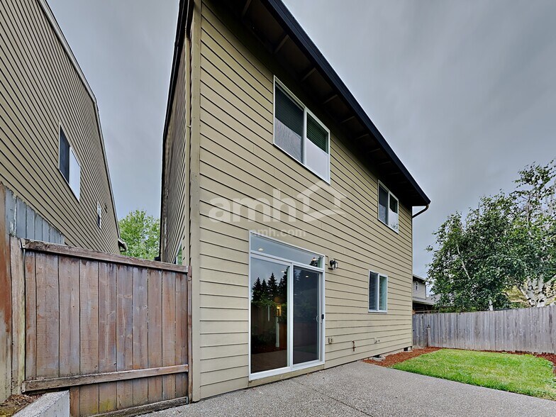 Building Photo - 10111 NE 28th Pl