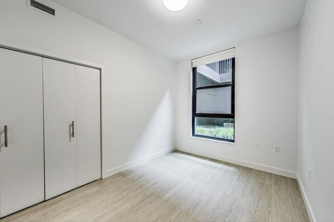 Building Photo - 4435 Piedmont Ave