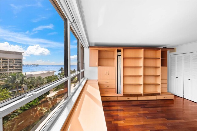 Building Photo - 3 Grove Isle Dr