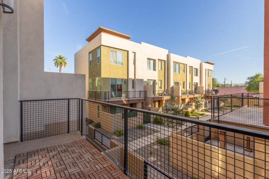 Building Photo - 820 N 8th Ave