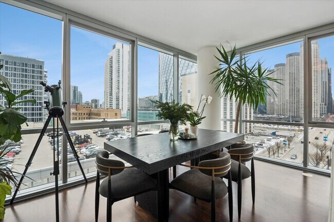 Building Photo - 123 S Green St