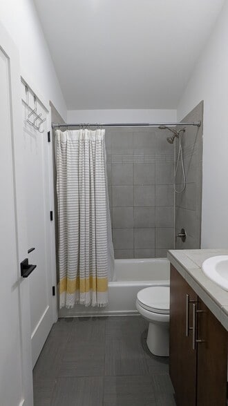 Building Photo - 480 N 130th St