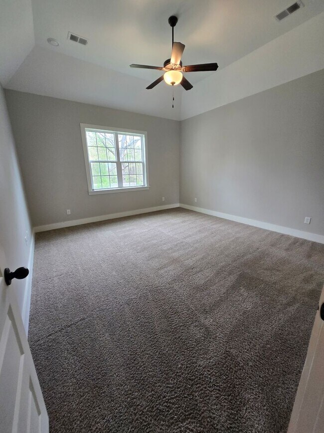 Building Photo - Modern and Spacious 4 bedroom home in Olive Branch for Lease