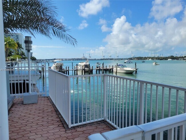 Building Photo - 1228 West Ave