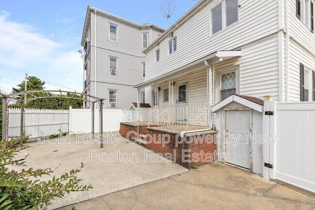 Building Photo - 18 Bailey St