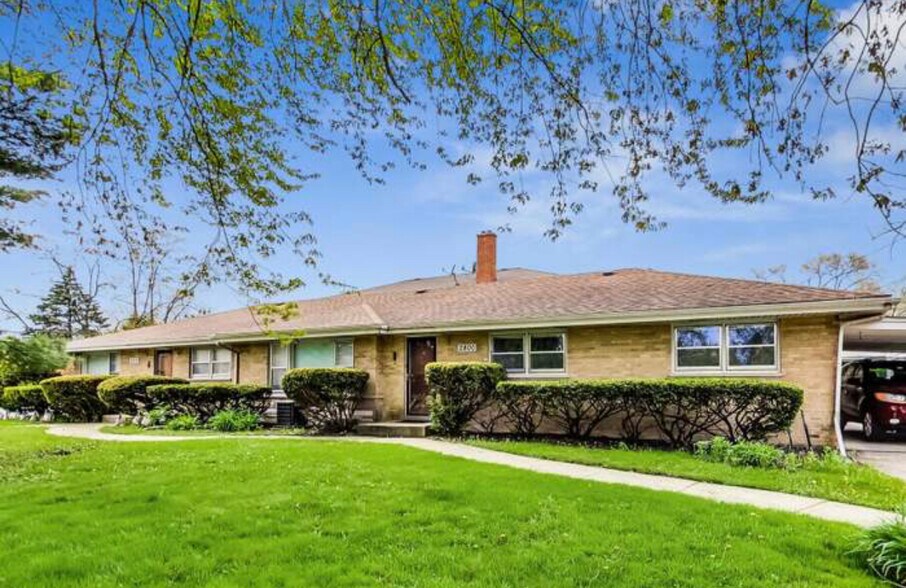 Building Photo - 2800 Manor Ln