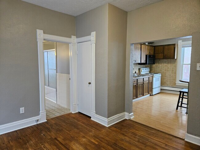 Building Photo - 1444 Main St