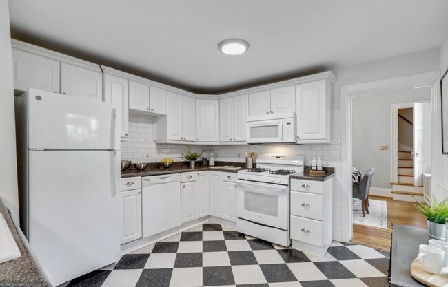 kitchen - 5029 Morris St