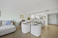 Building Photo - 12926 Briarlake Dr