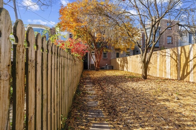 Building Photo - 1713 Linden Ave