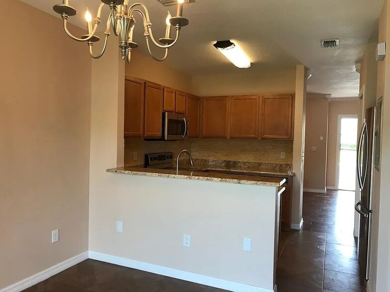 Building Photo - 1341 Lyonshire Dr