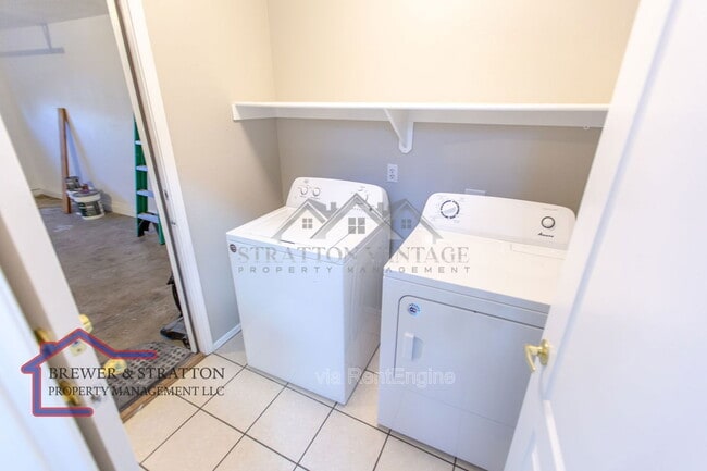 Building Photo - 1431 E Encinas Ave